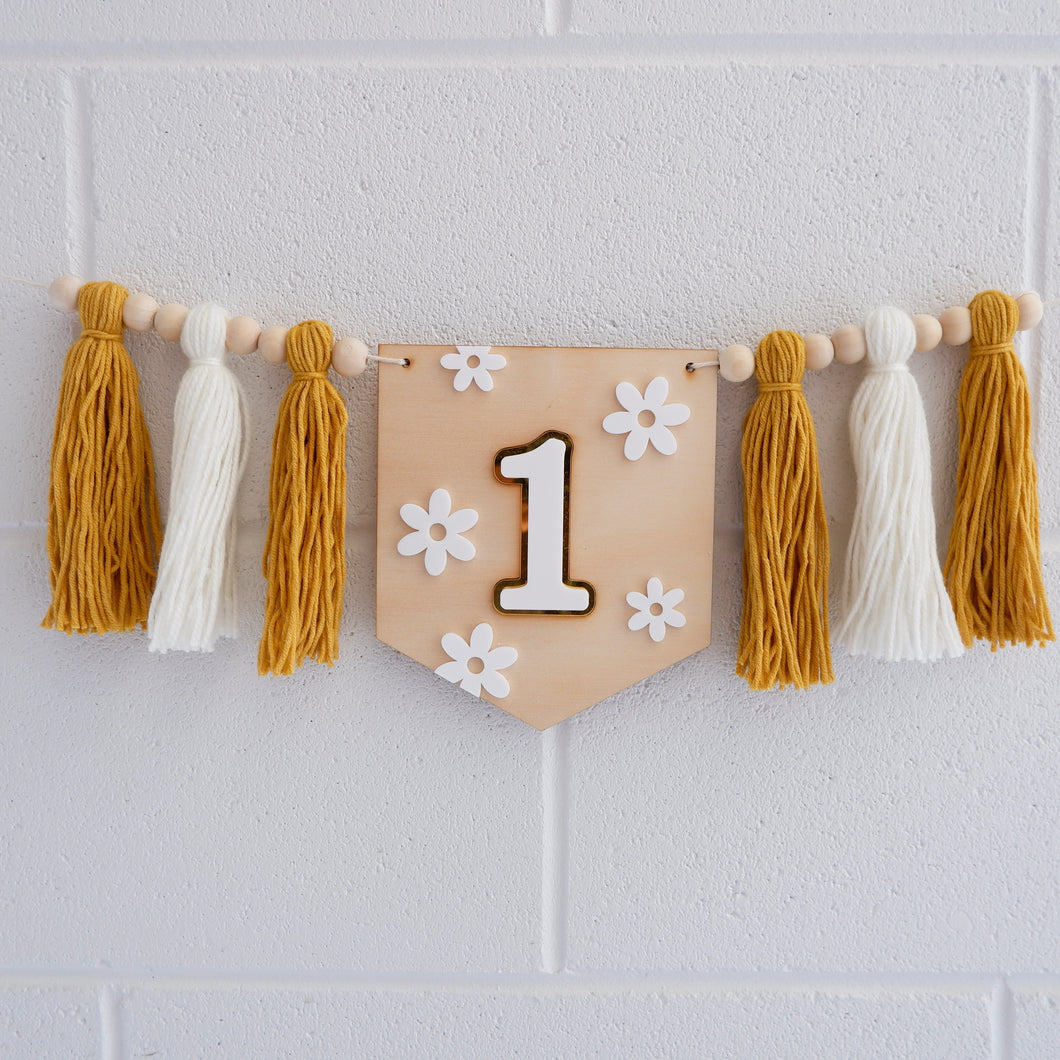 Wood White Daisy High Chair Garland