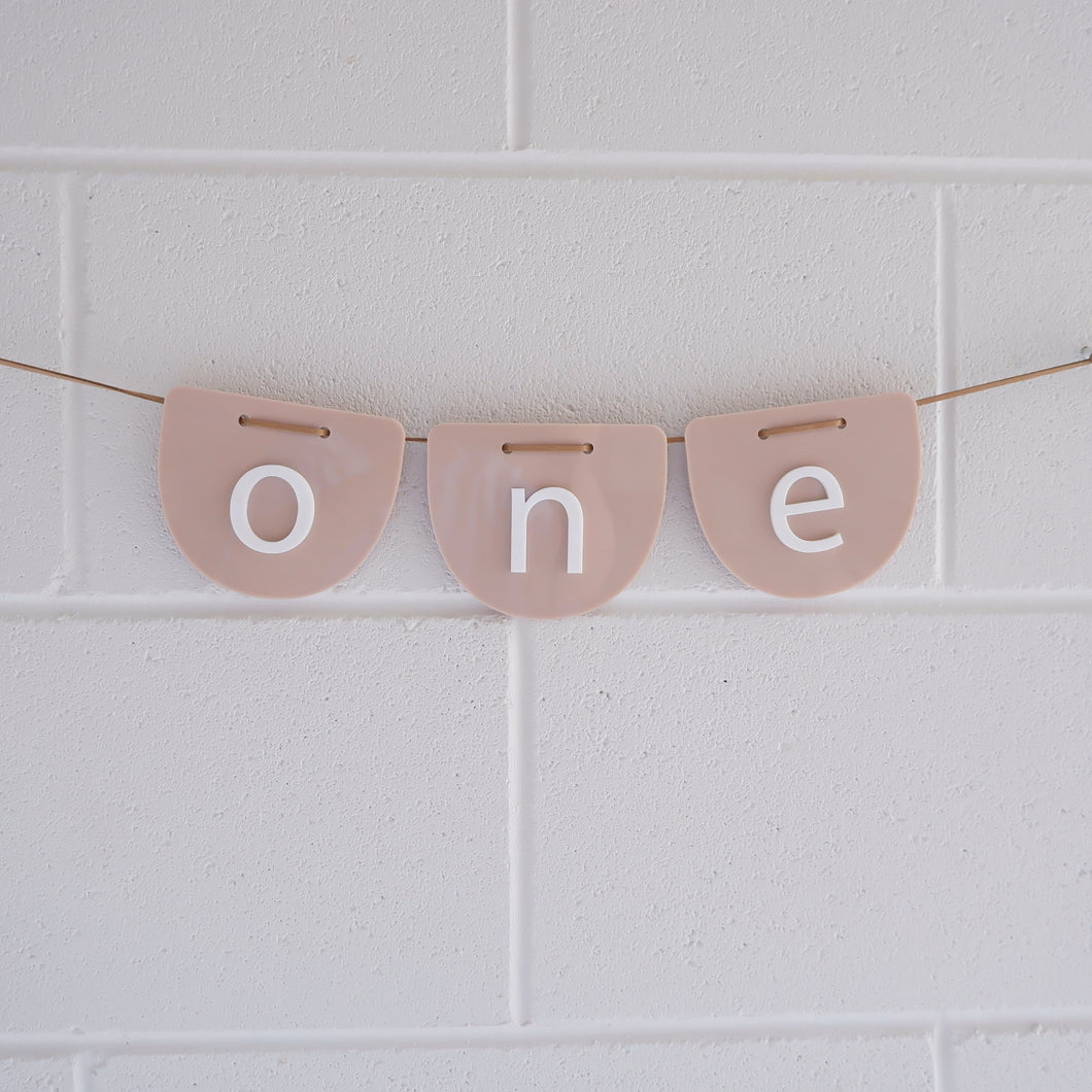 Neutral One High Chair Garland