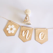 Load image into Gallery viewer, Daisy One - High Chair Garland
