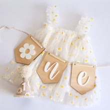 Load image into Gallery viewer, Daisy One - High Chair Garland
