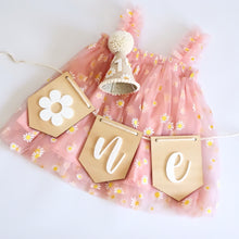 Load image into Gallery viewer, Daisy One - High Chair Garland
